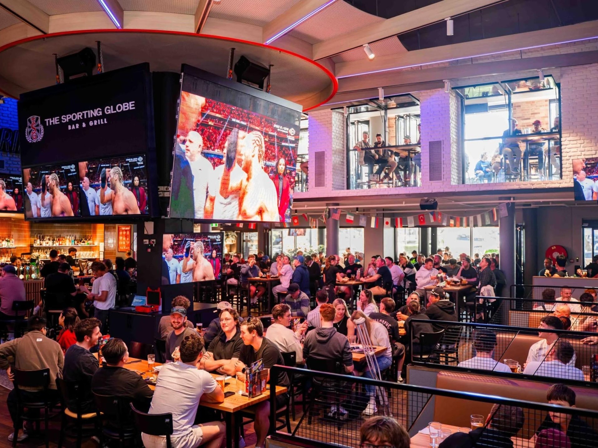 The Sporting Globe Bar 685563 1