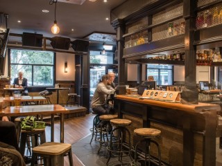 A LANDMARK INNER MELBOURNE HOSPITALITY PUB & BACKPACKERS BUSINESS
