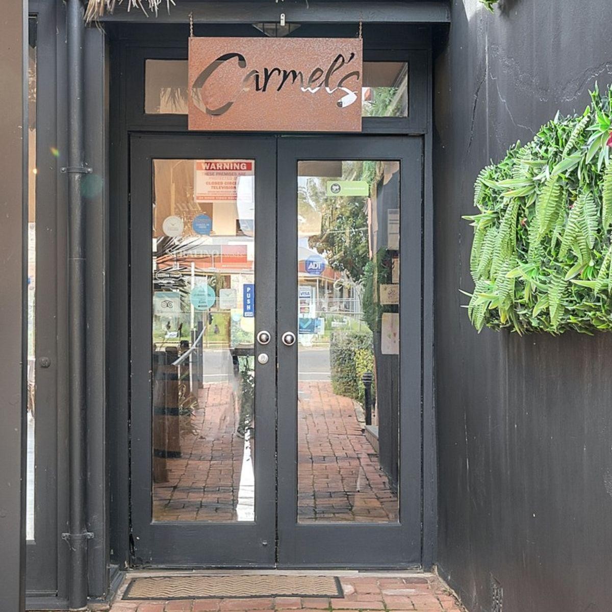 Iconic Cafe Grill Bar 685726 3