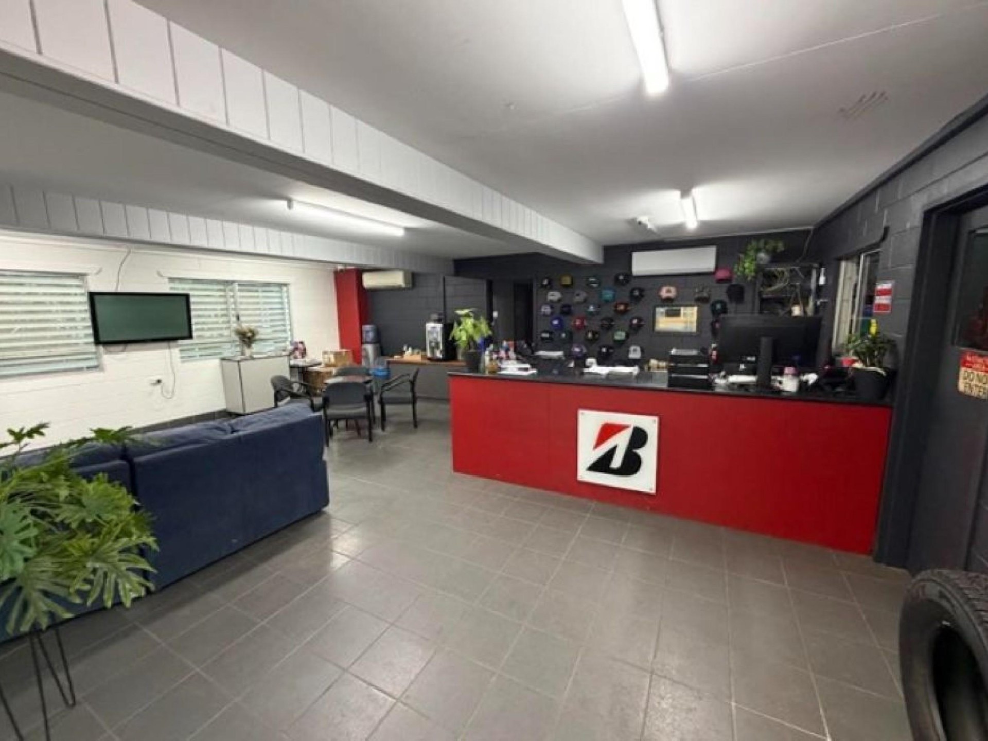 Established Bridgestone Service Centre 685816 2