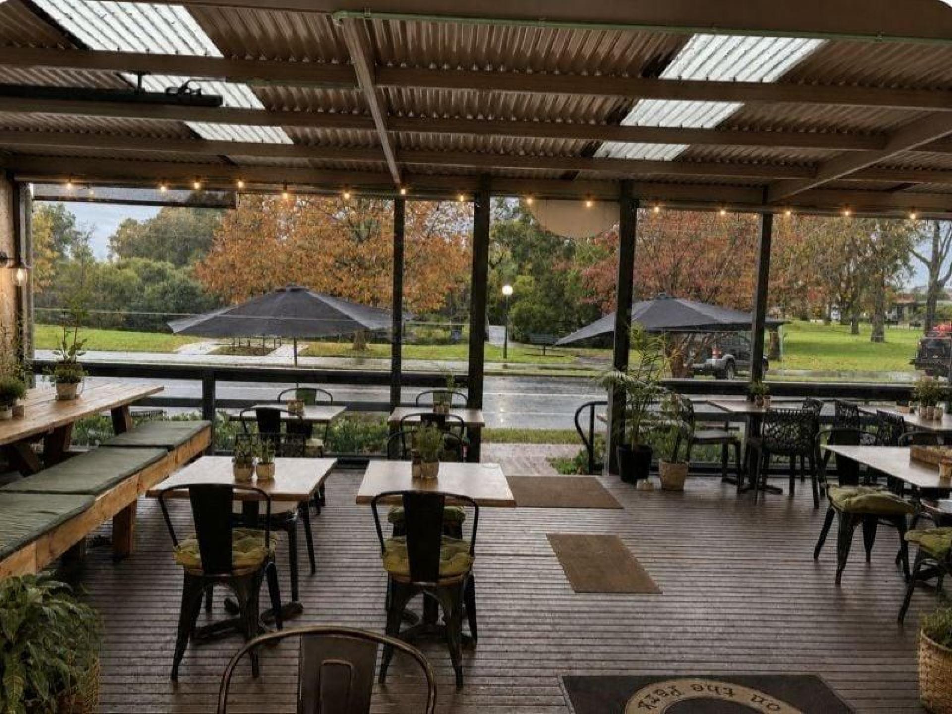 Busy Established Cafe For 685885 1