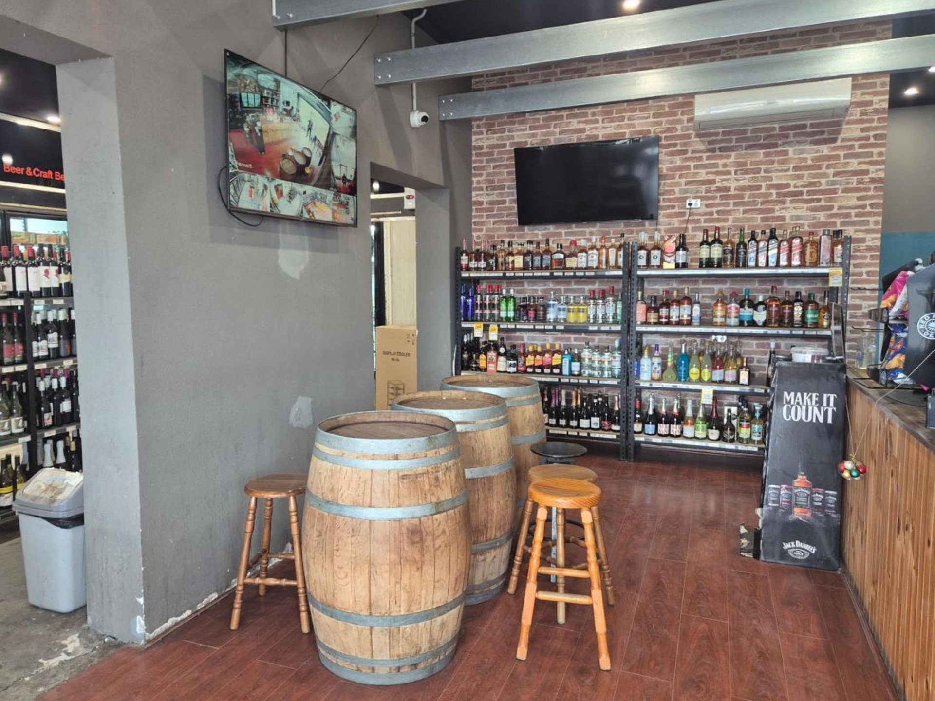 Western Suburbs Bottleshop & 686067 2