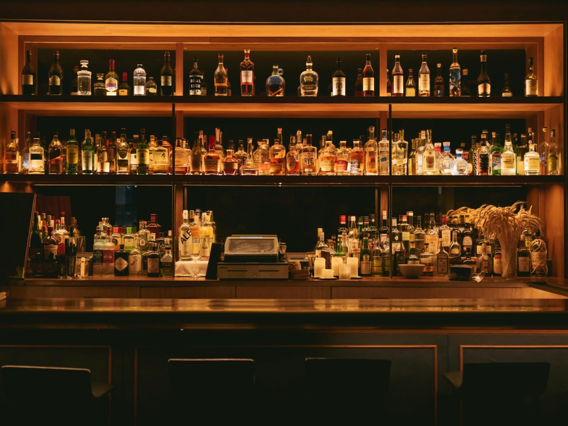 Boutique Bar - Under 686352 3