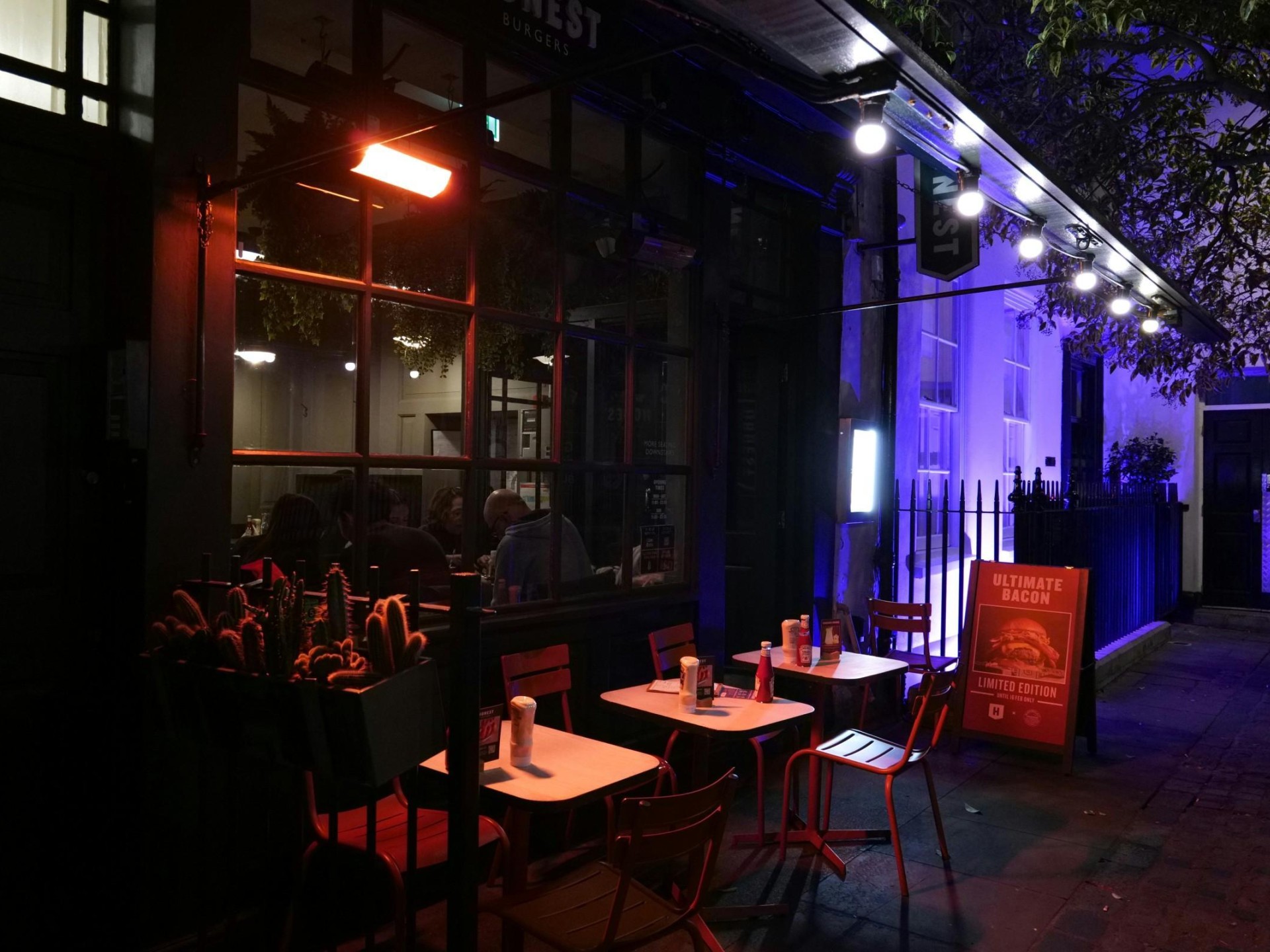 Boutique Bar - Under 686352 2