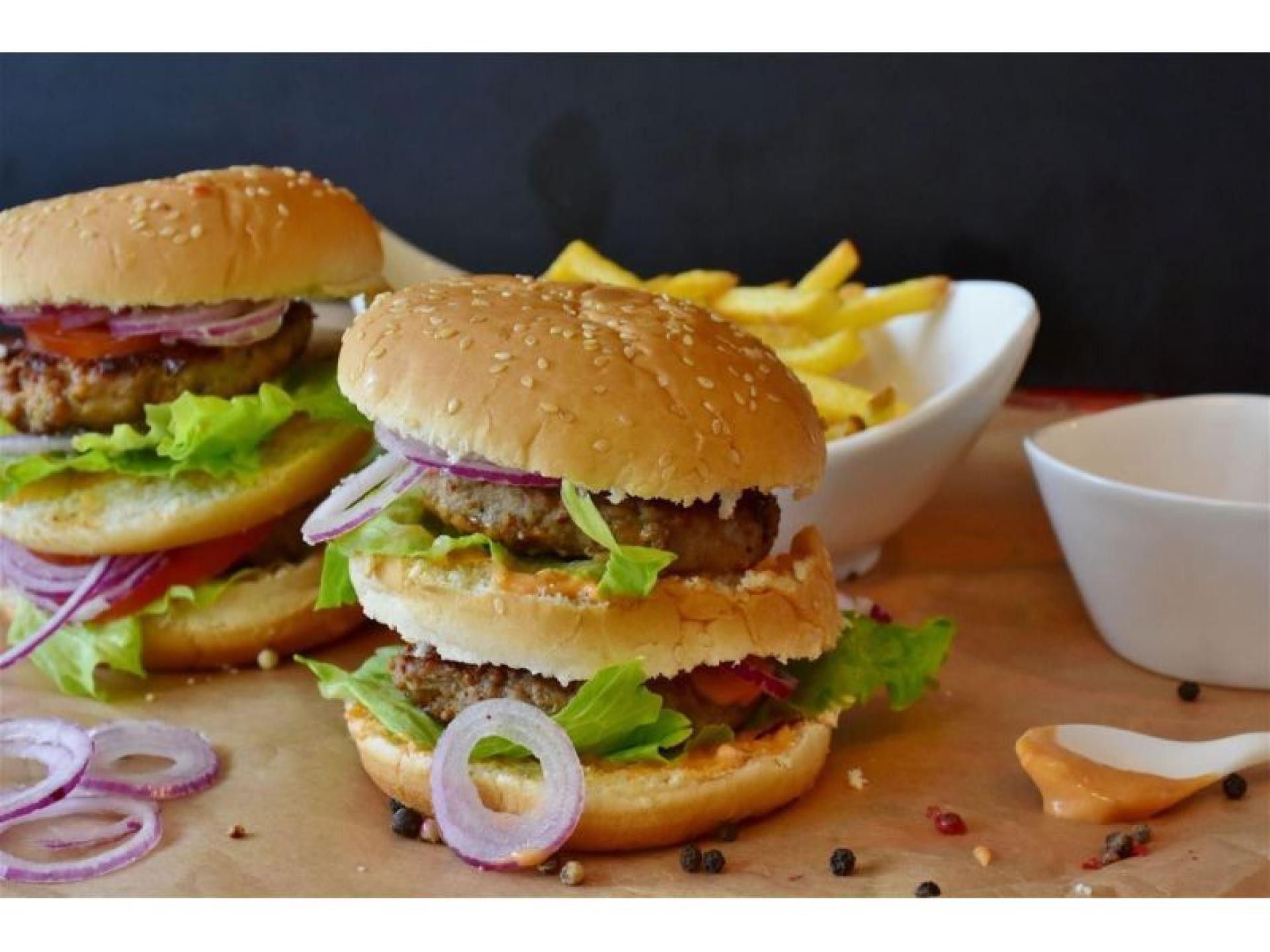 Burger Outlet / Food 686558 1