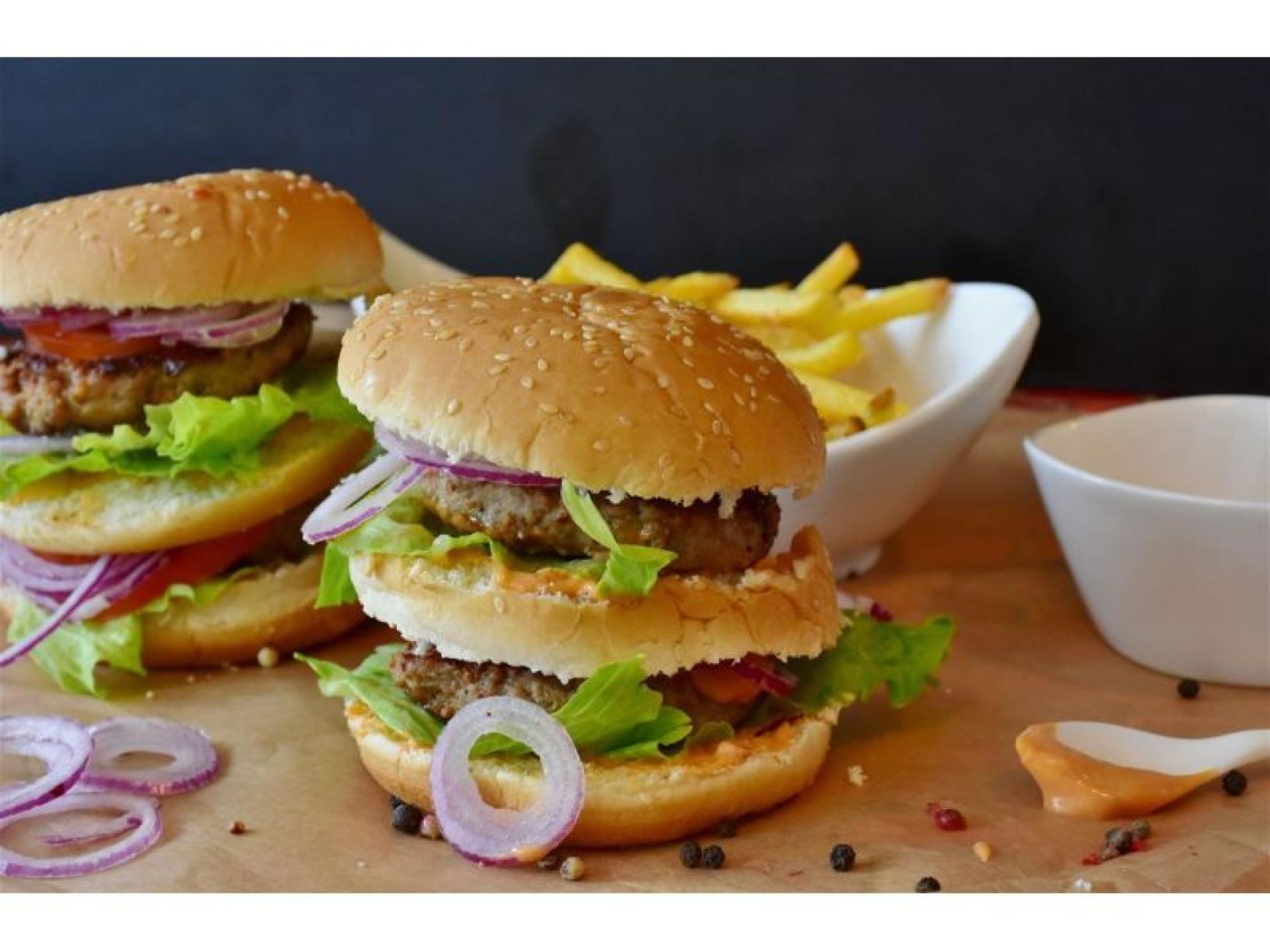Burger Outlet / Food 686558 1