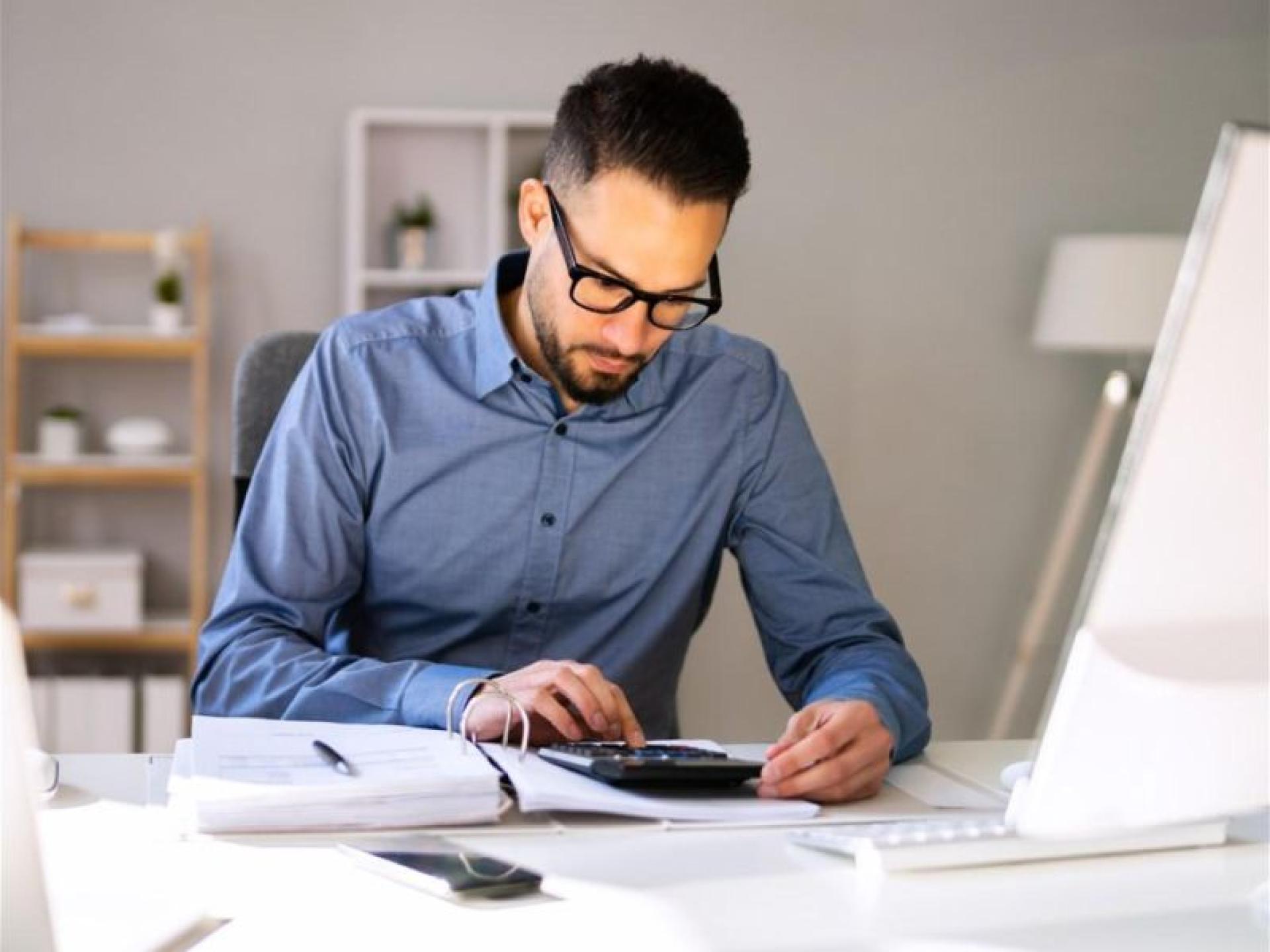 White Collar Admin Business 686577 1