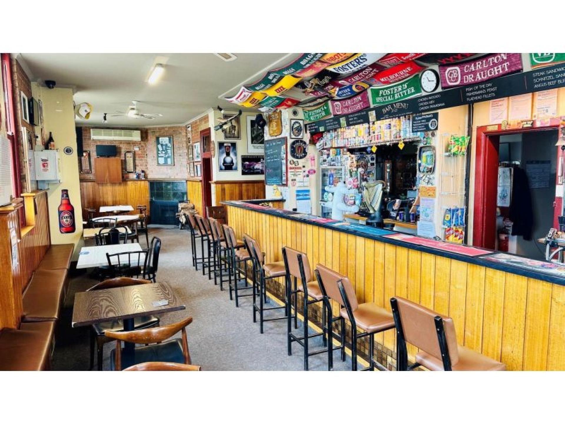 Historic Ballarat Pub With 686670 2