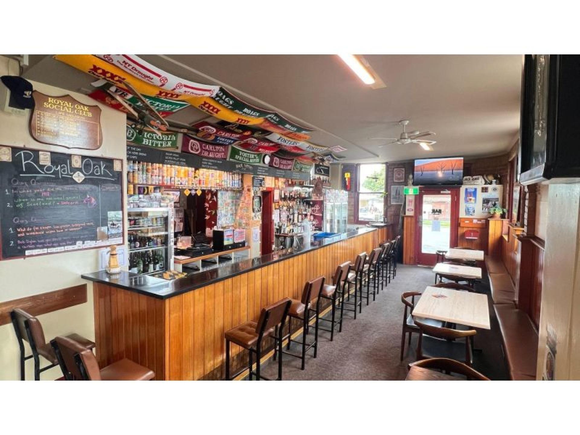 Historic Ballarat Pub With 686670 3