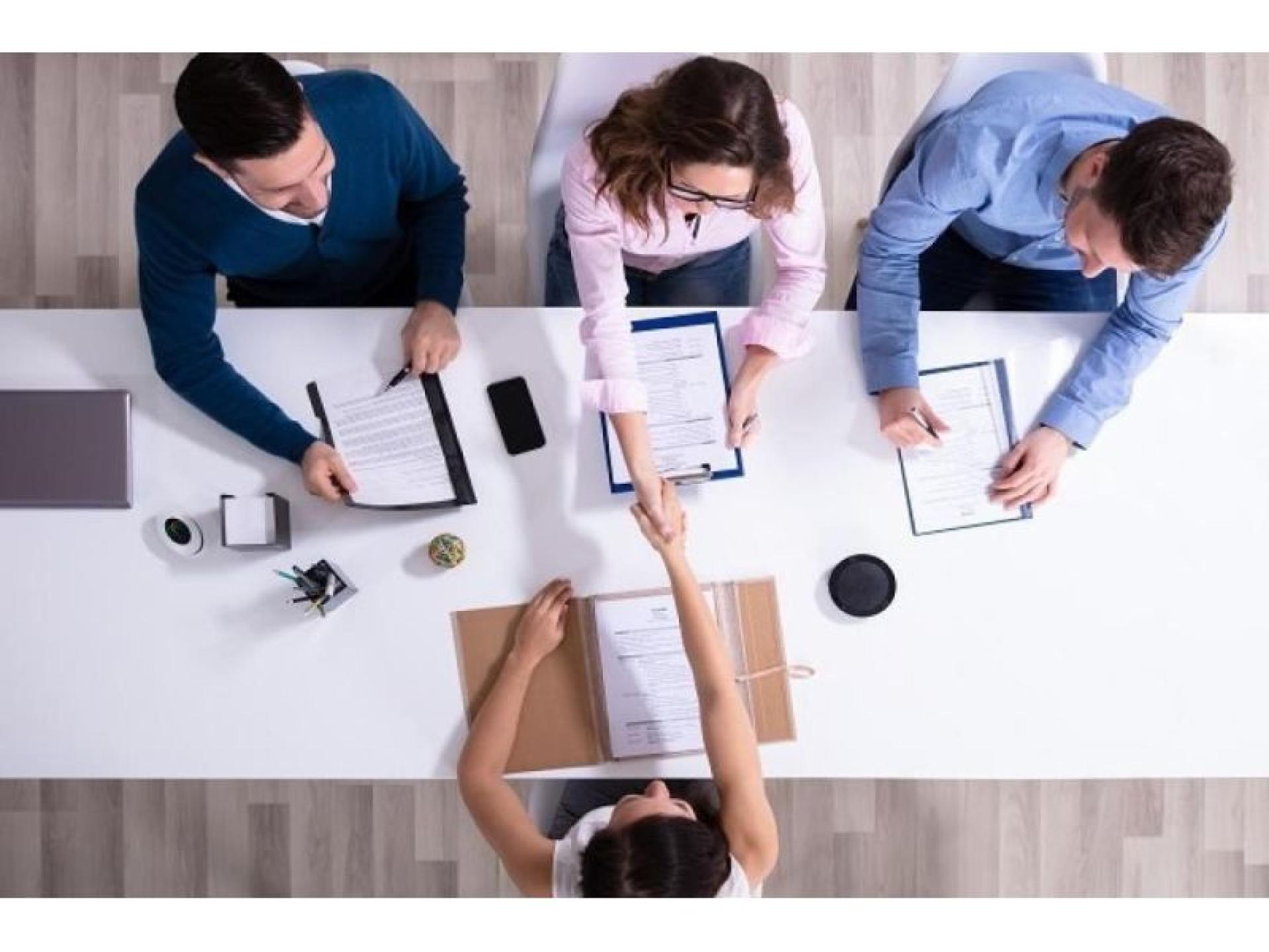 Specialist Consultant Hire/recruitment Agency 686729 2