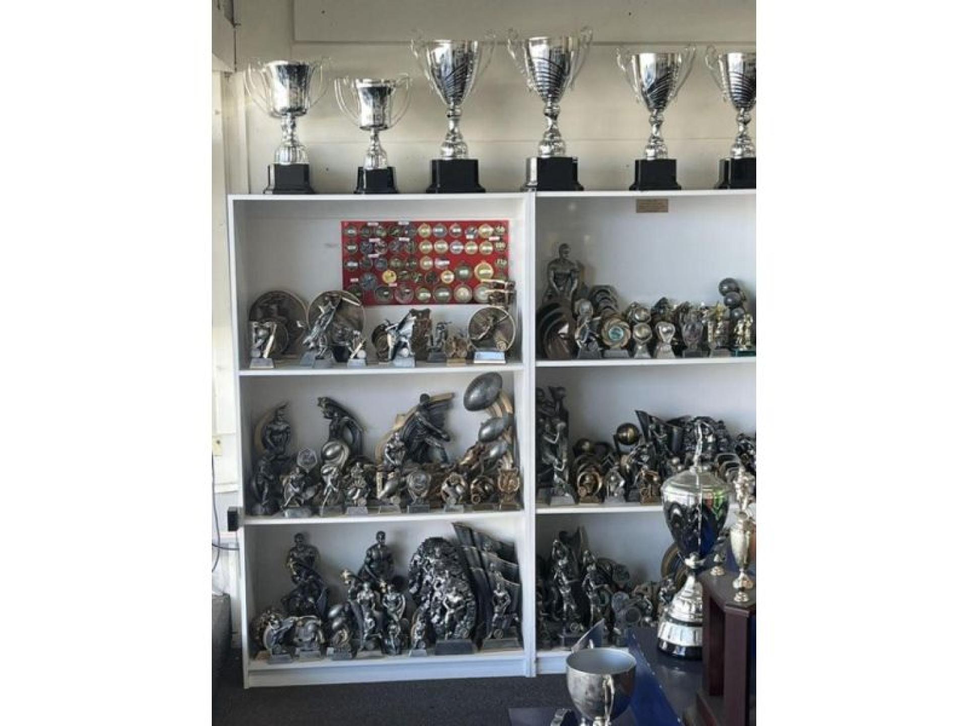 Established Trophy Awards & 686775 2