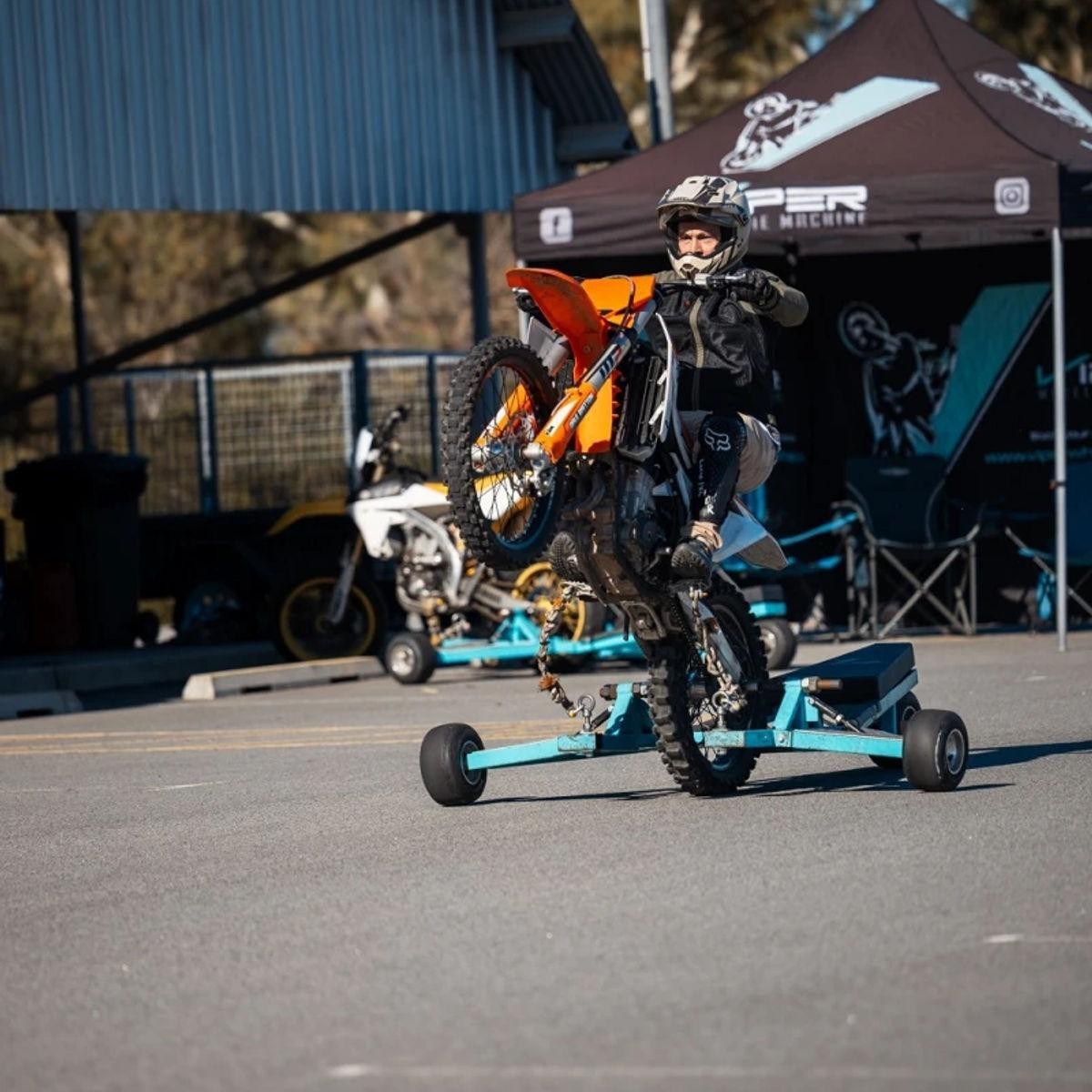 Motorcycle Wheelie School Business 686788 3