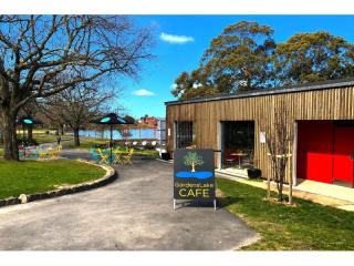 LEASEHOLD - Gardens Lake Cafe, Ararat VIC - 1P0617