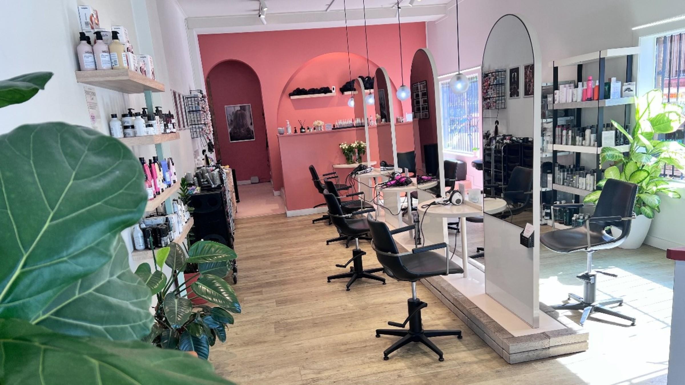Hairdressing Salon Located In 686971 1