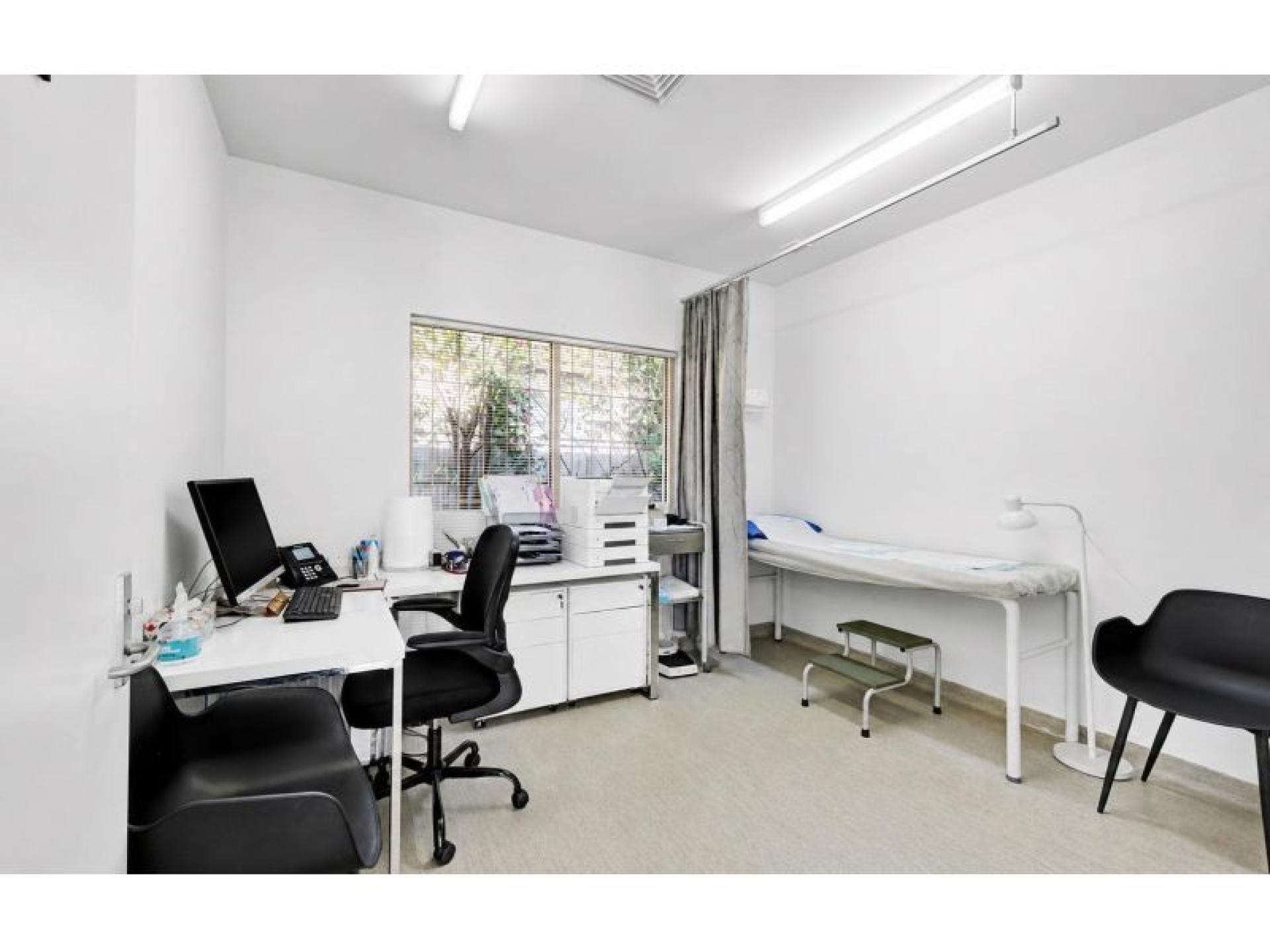 Under Offer - Established 687019 1