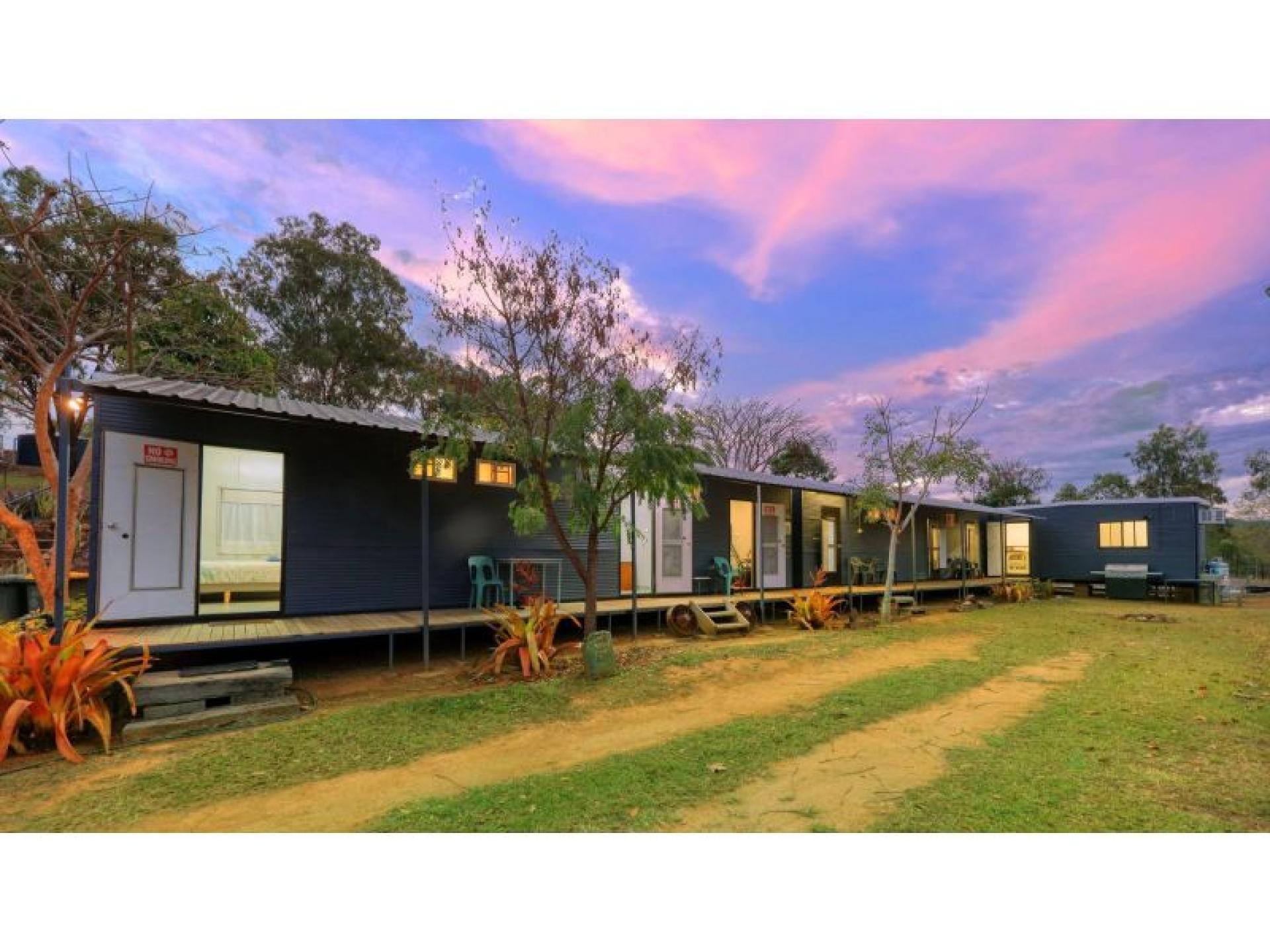 Silver Wattle Caravan Park 687020 2
