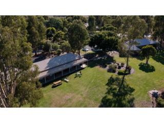 Murray River Frontage Leasehold Motel – Refurbished Resort with Long Lease