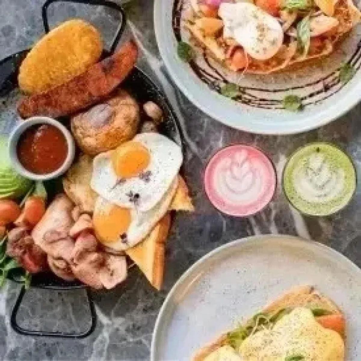 Popular Durk's Cafe + 687115 2