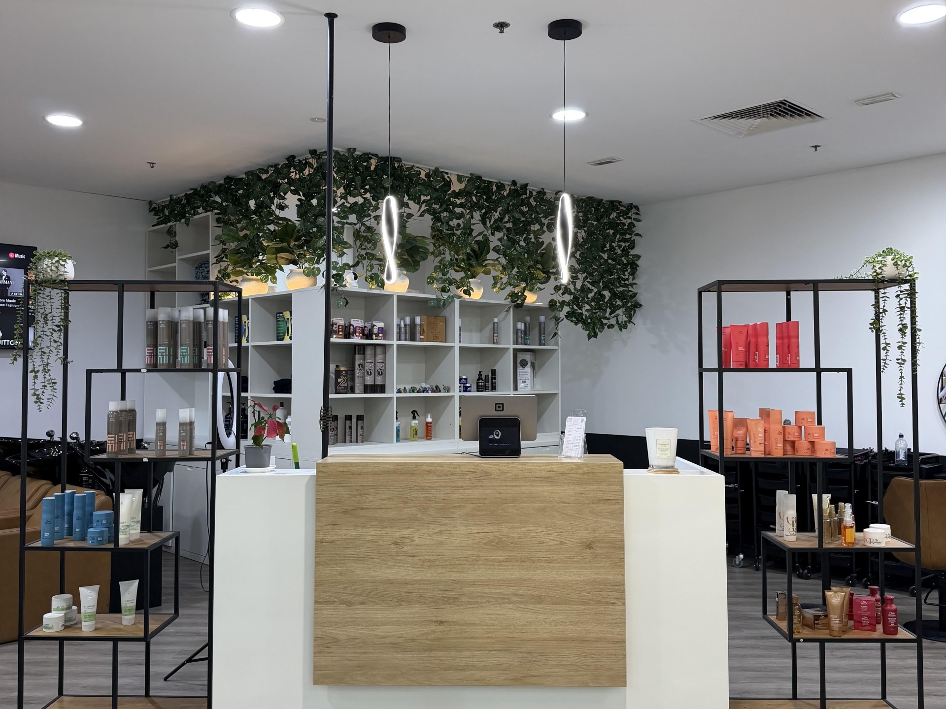 Modern Established Hair Salon 687303 1