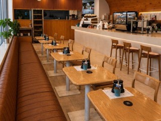 Established Licensed Caf? - Mermaid Waters - ALL GENUINE OFFERS CONSIDERED (Ref: Listing #260)