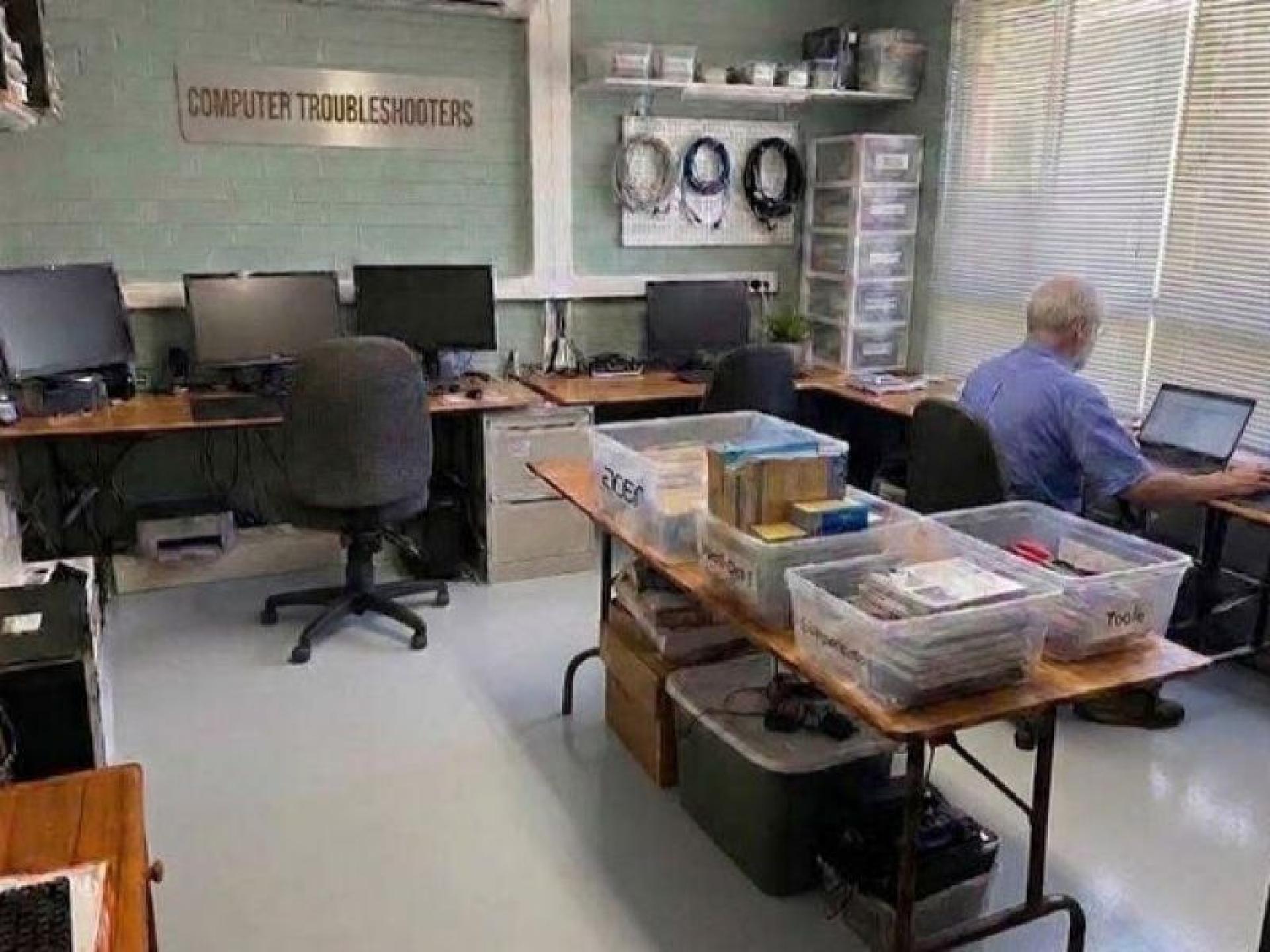 Established It Support & 687823 3