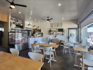 High Turnover CAFÉ – Extremely Low Rent| $600K+ Annual Sales