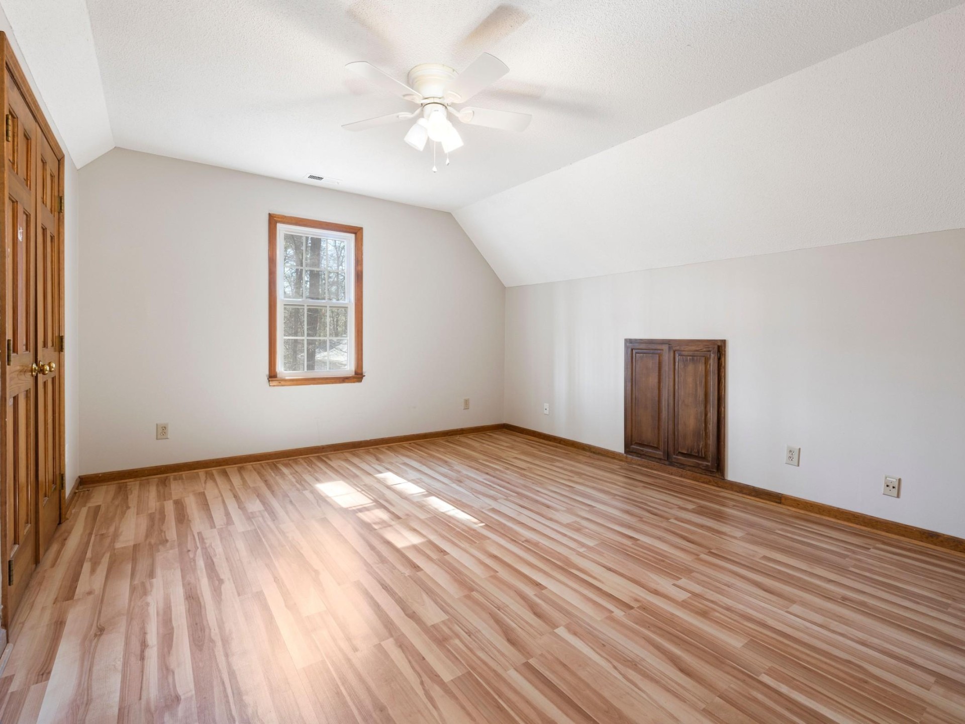 One-stop Flooring Business — 688092 3
