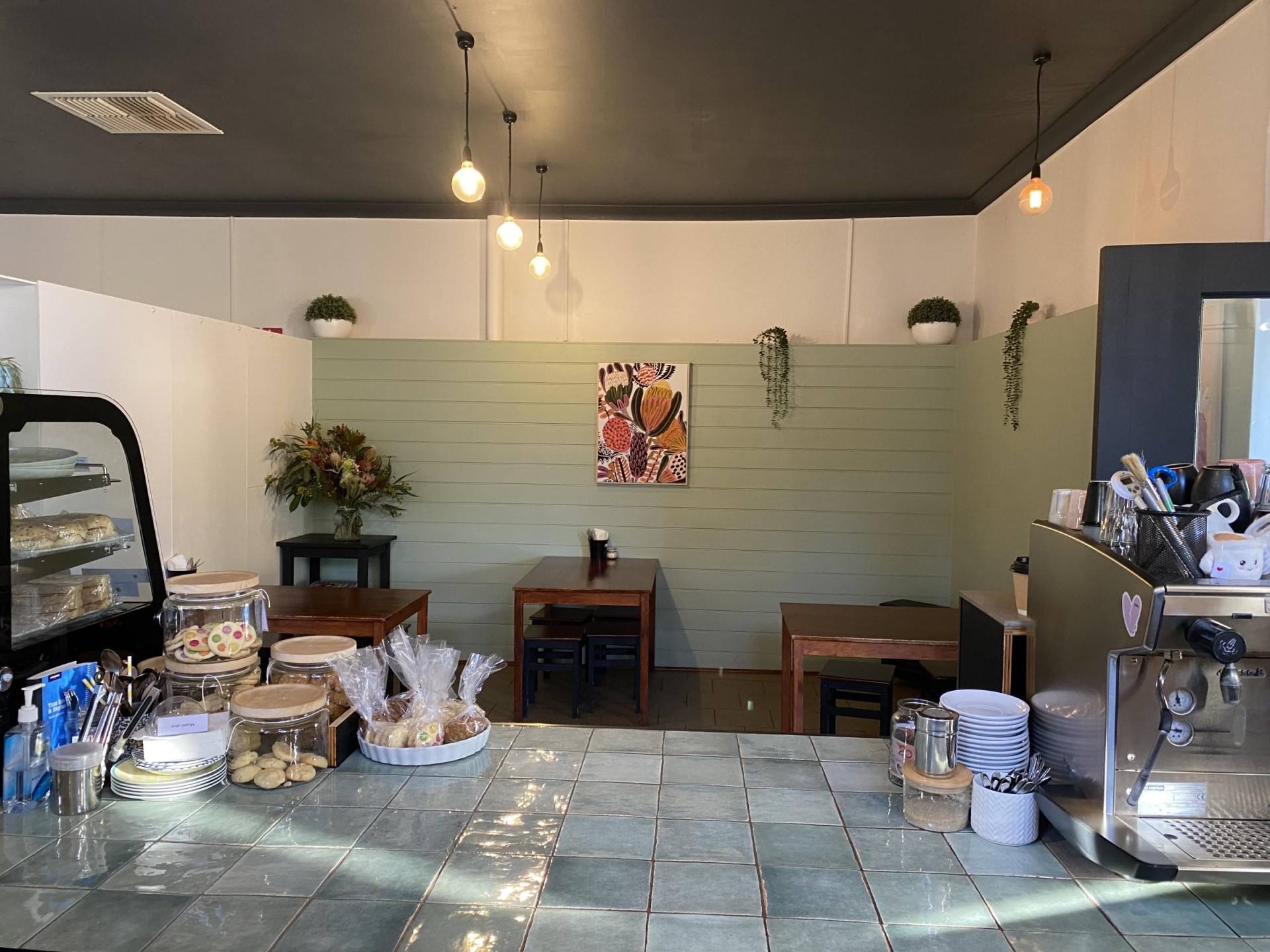 Popular Neighbourhood Cafe 688104 2