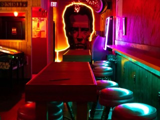 SMALL BAR  15 YRS TRADE  5 EVENINGS !!!