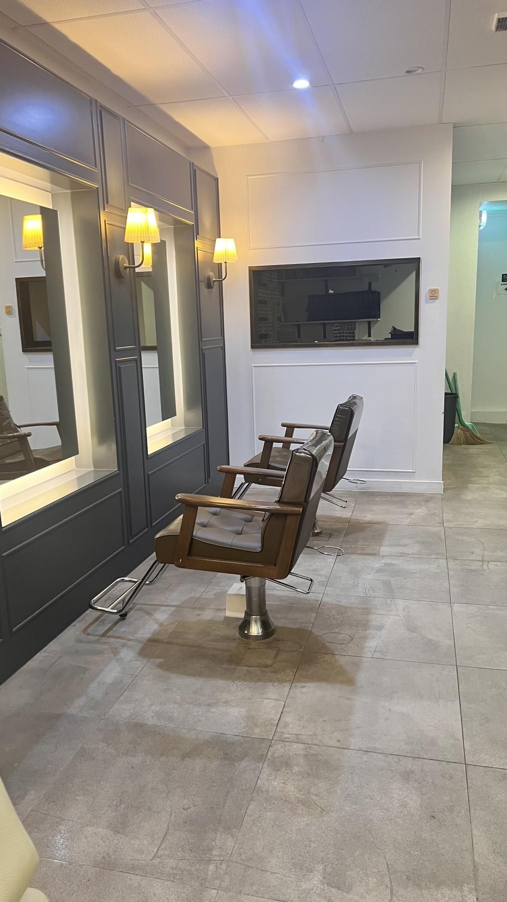 Fully Fitted Hair Salon 688282 2