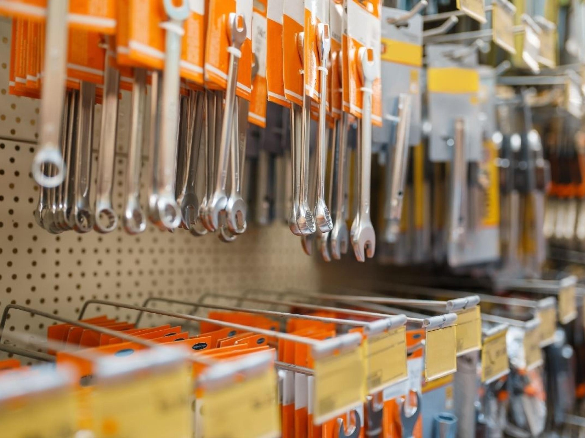 Hardware Store Plus 2 688286 3