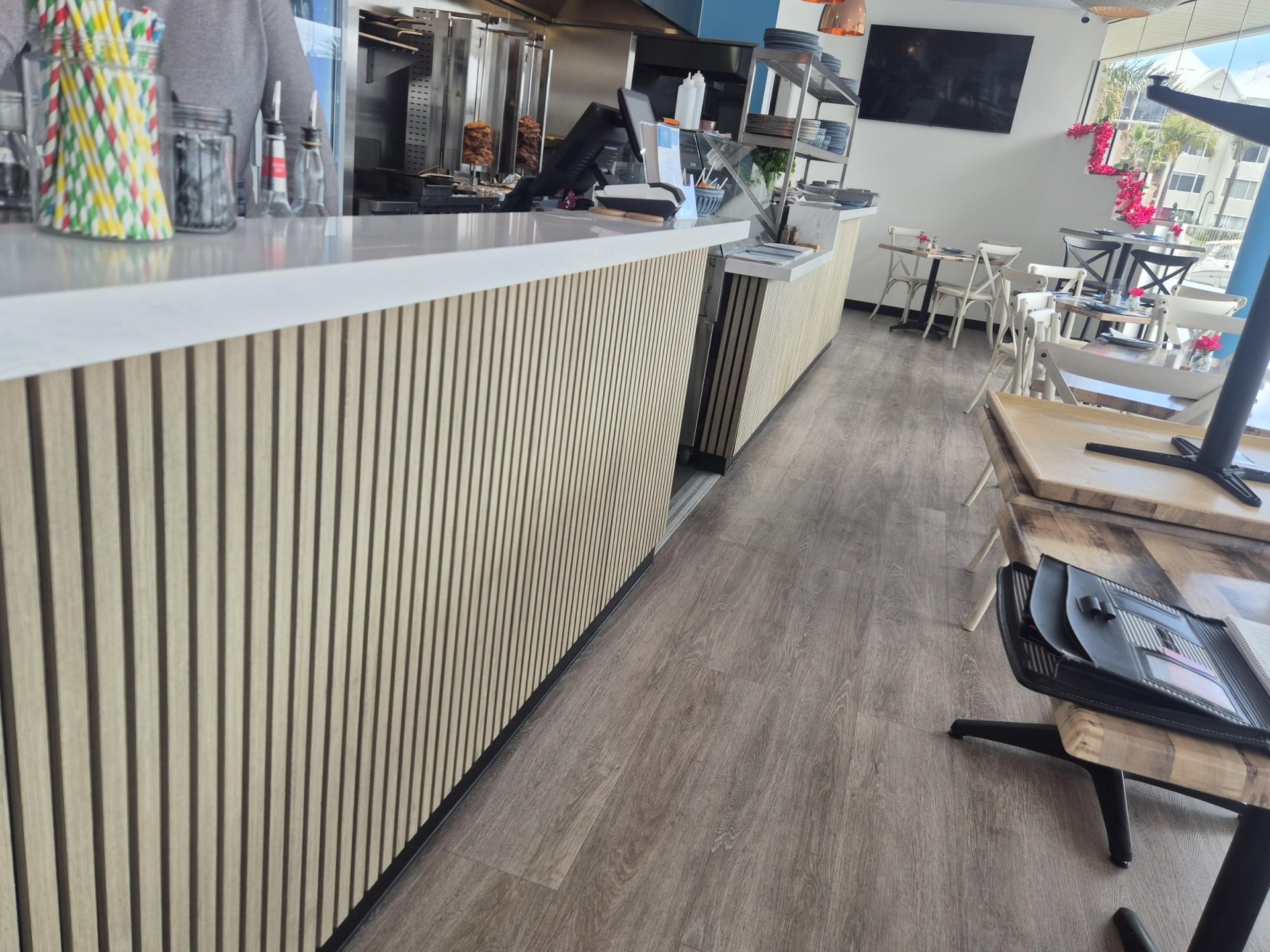Sensational Waterfront Restaurant & 688299 3