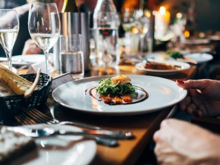 VERY POPULAR LOCAL RESTAURANT – PRESTIGE LOCATION …