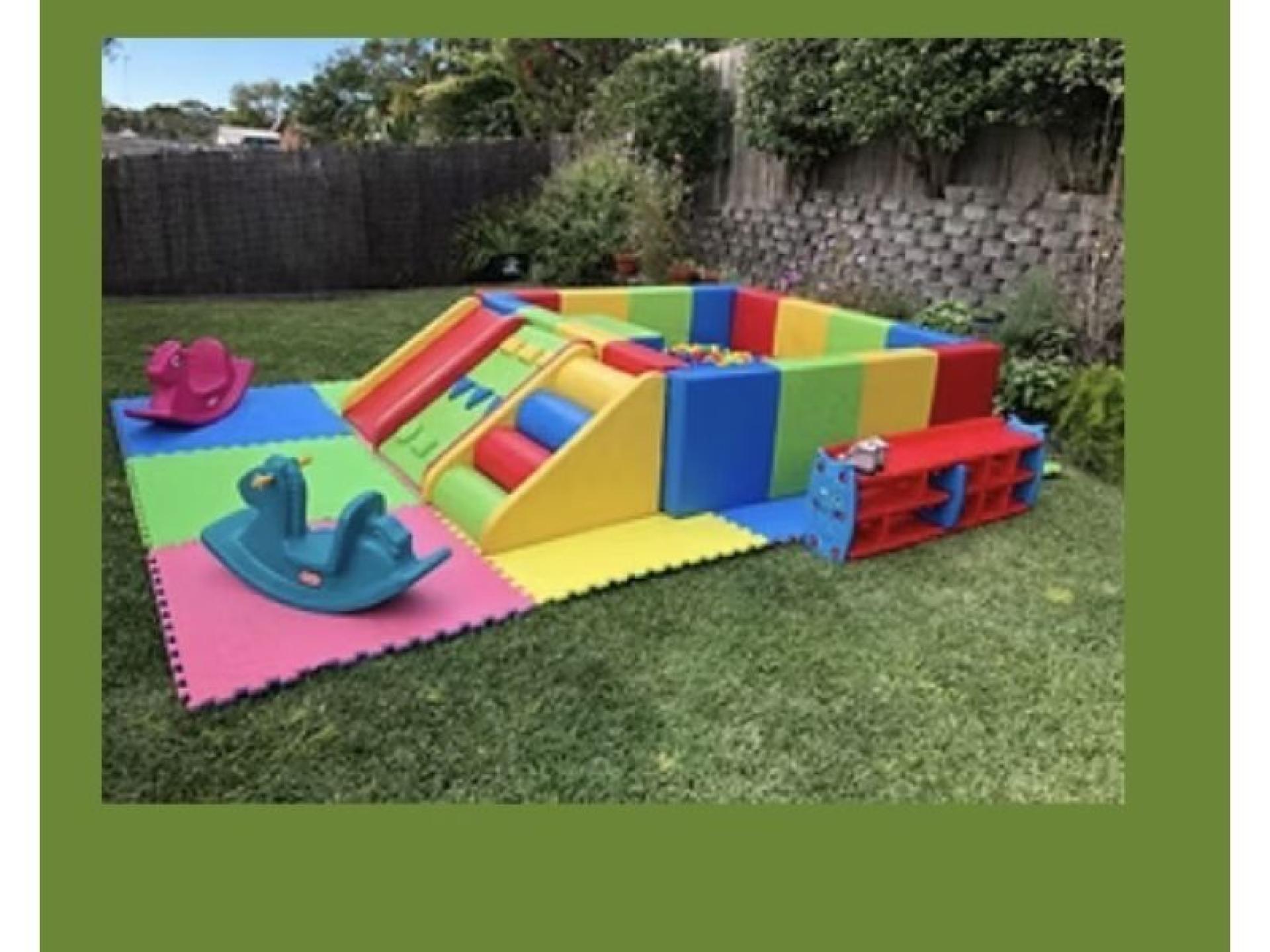 Mobile Play Centre Business 688390 2