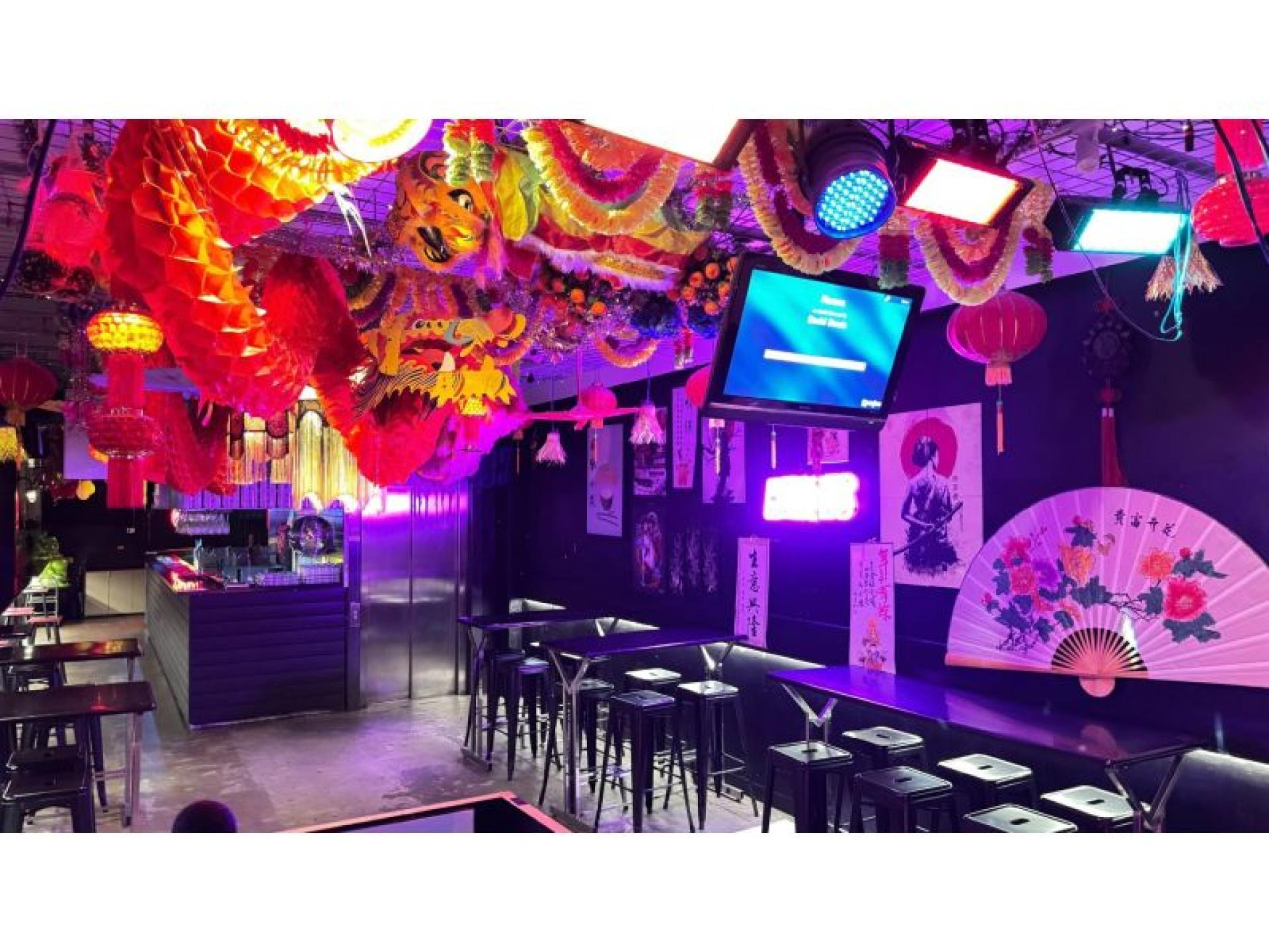 Heroes Bar 688532 2