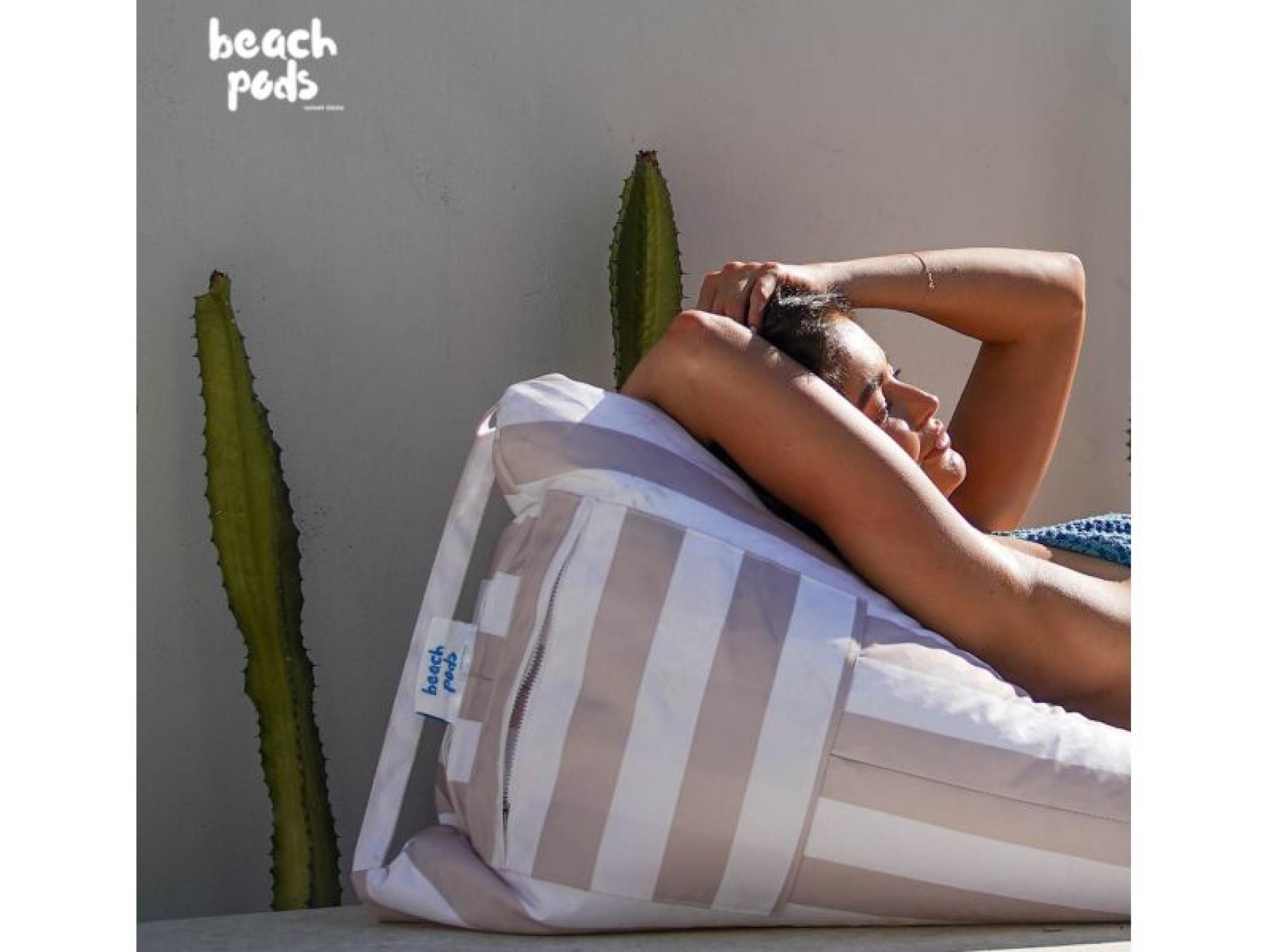 Online Beach Pillows E-commerce 688535 1