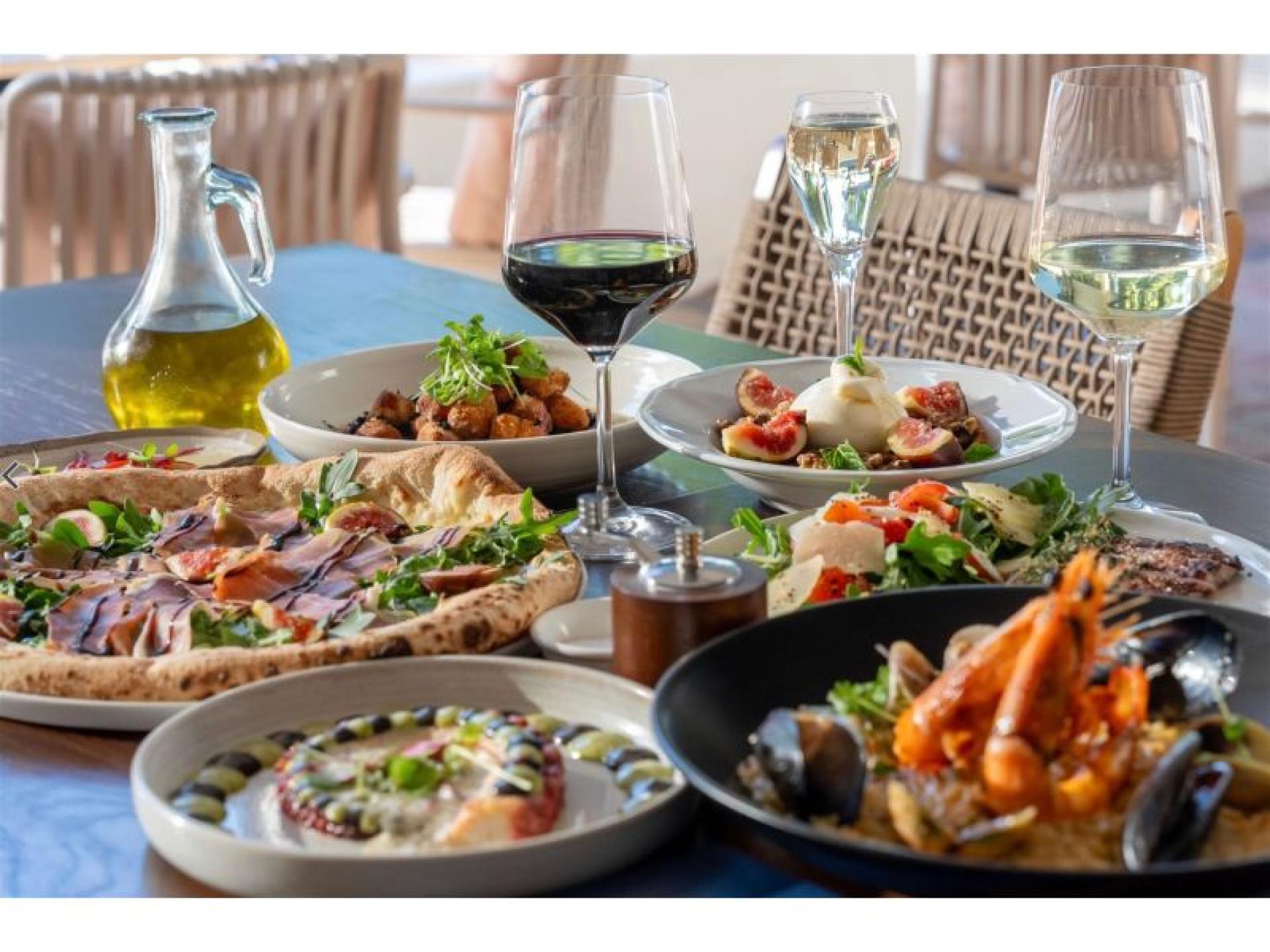 Iconic Beachfront Restaurant Iconic 688641 1