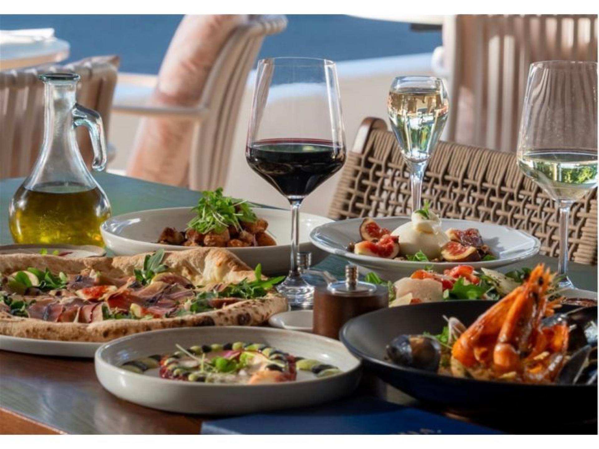Iconic Beachfront Restaurant Iconic 688641 2