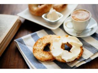 A TURNKEY CAFÉ WITH STRONG LOCAL LOYALTY