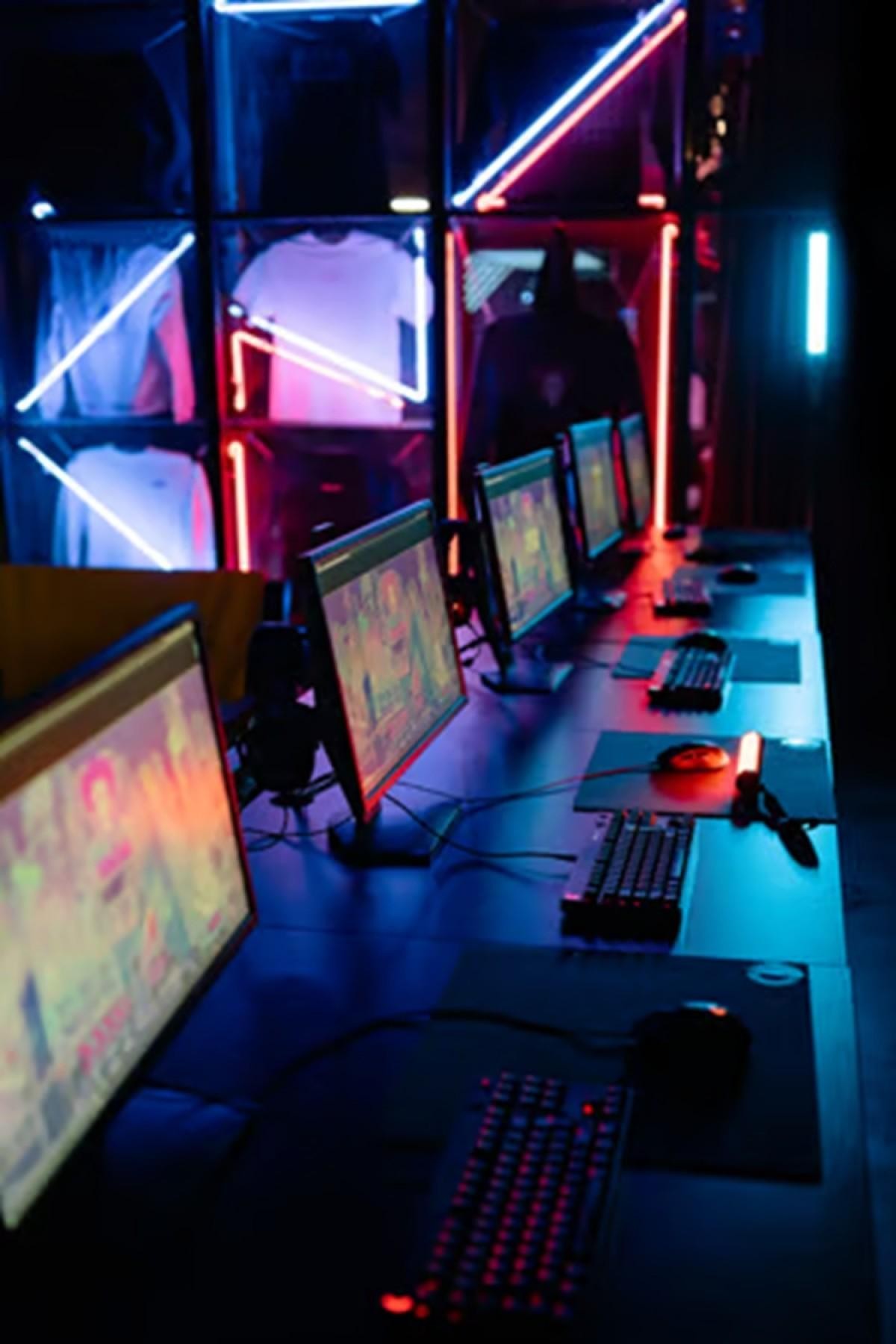 Established 27yrs Computer And 688853 2