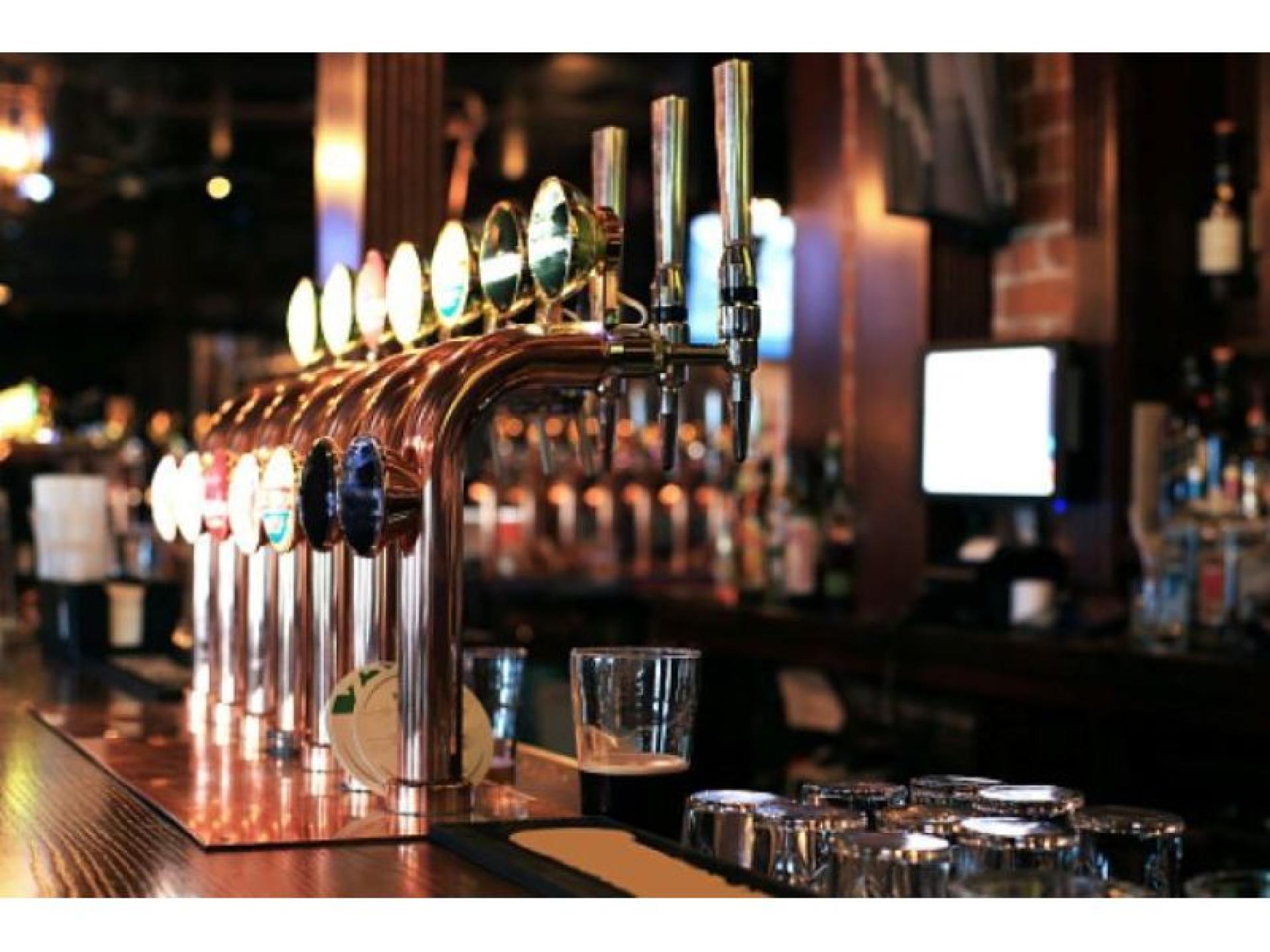 Stunning Metro Tavern With 688866 1