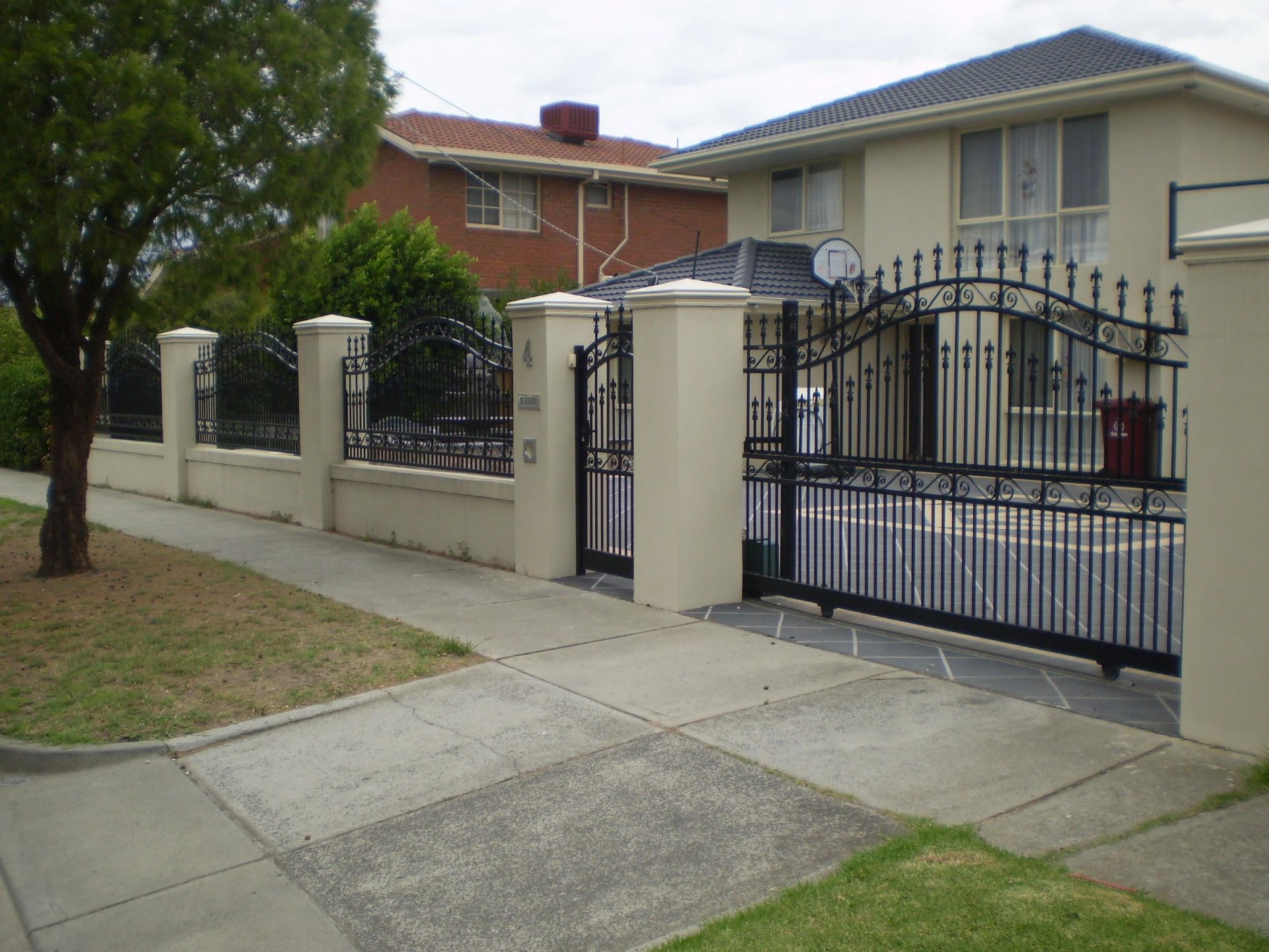 Dandenong Gate Co - 689006 2