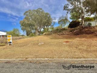 RARE VACANT BLOCK IN STANTHORPE WITH VIEWS
