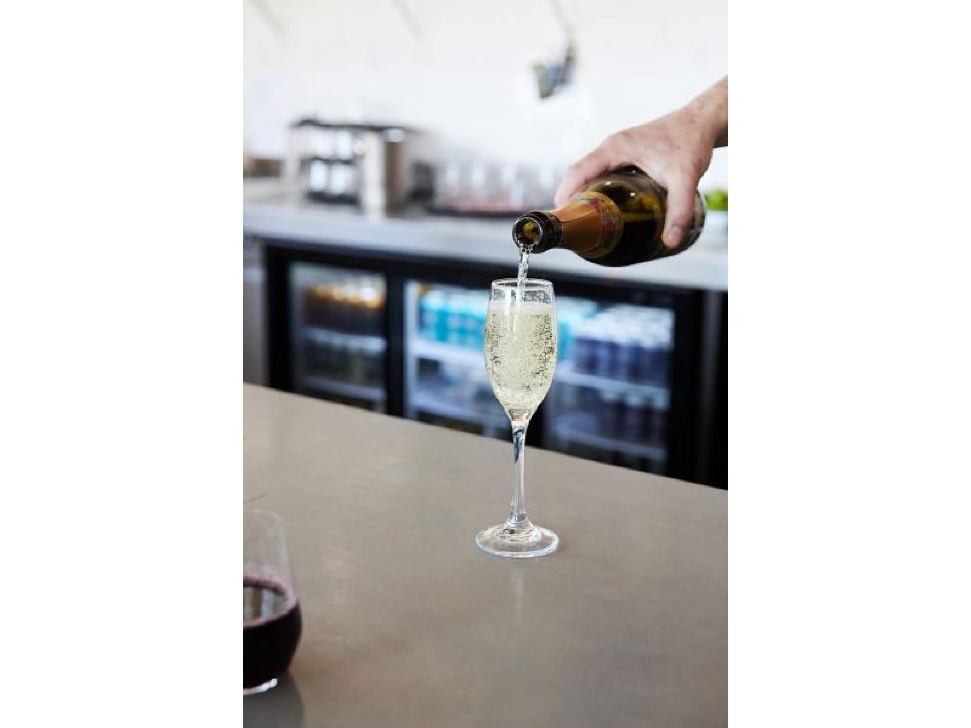 Fully Licensed Restaurant & 689148 2