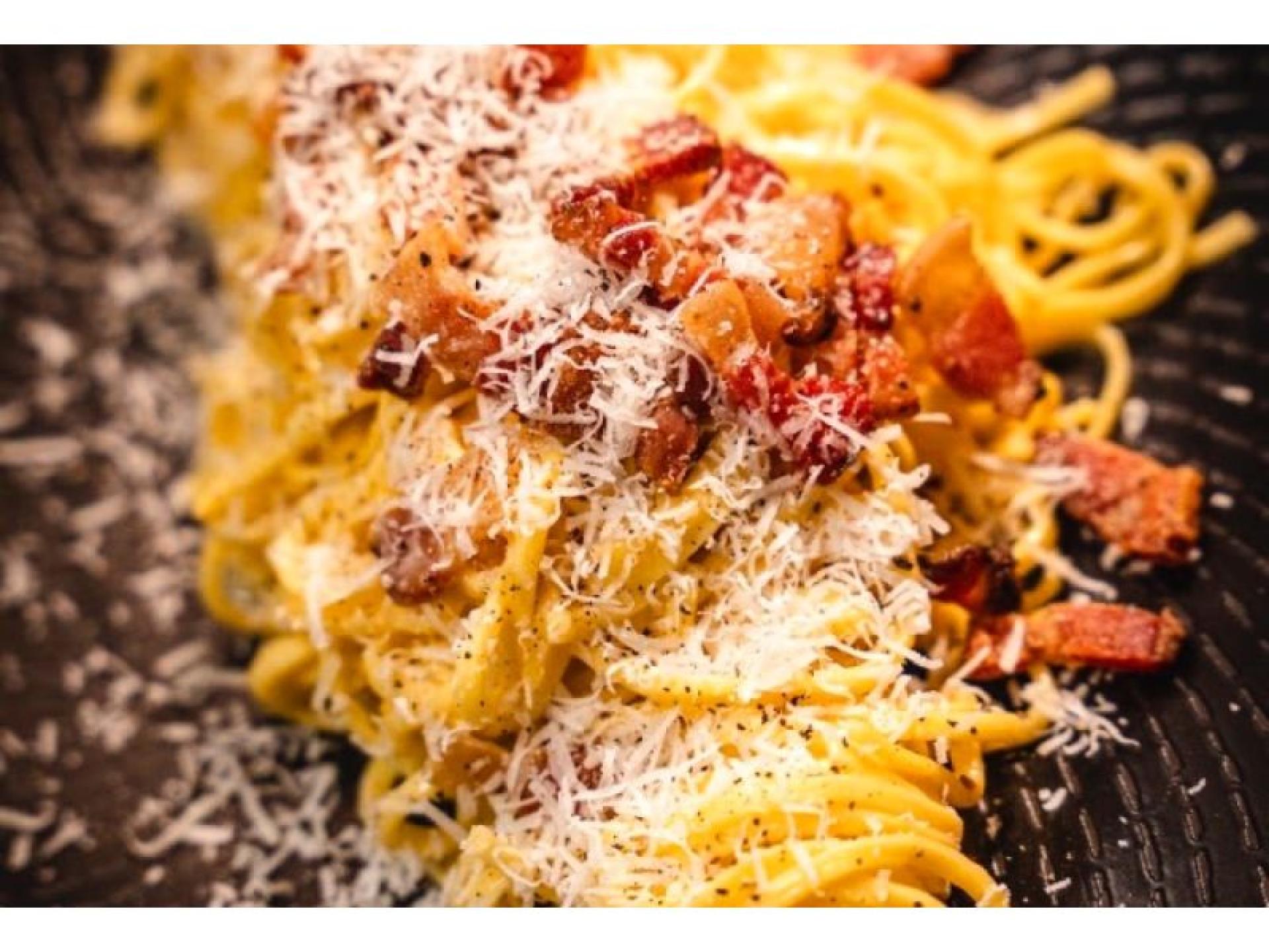 Italian Pizzeria With Strong 689175 3