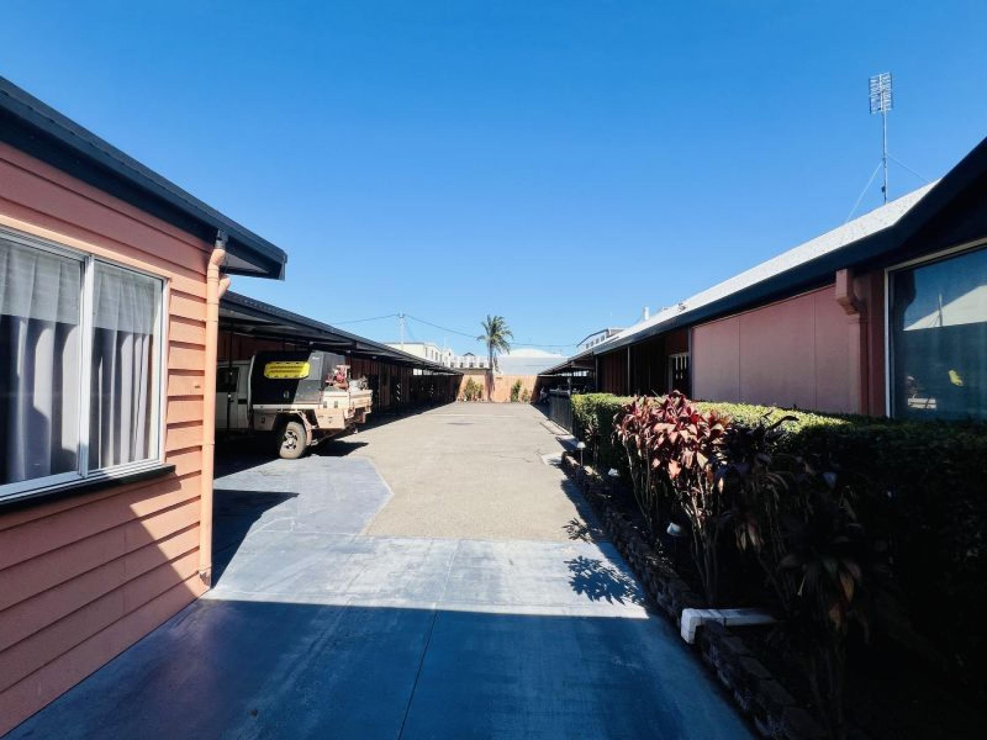 North Queensland Motel 27 689286 3