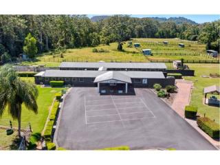 26 Acres, Established Pet Resort & Multiple Residences – A Rare Freehold Opportunity