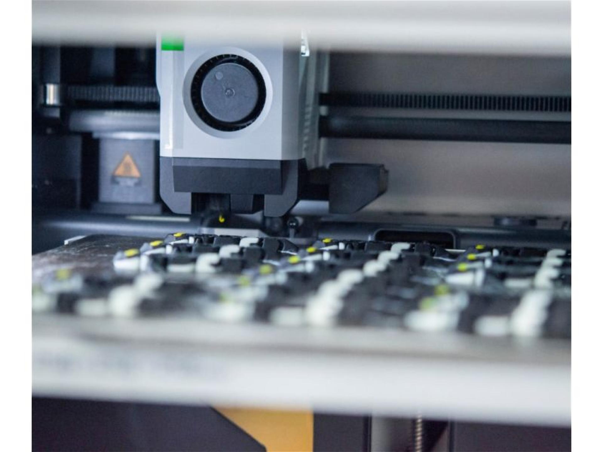 B2b Tech & Equipment 689473 2
