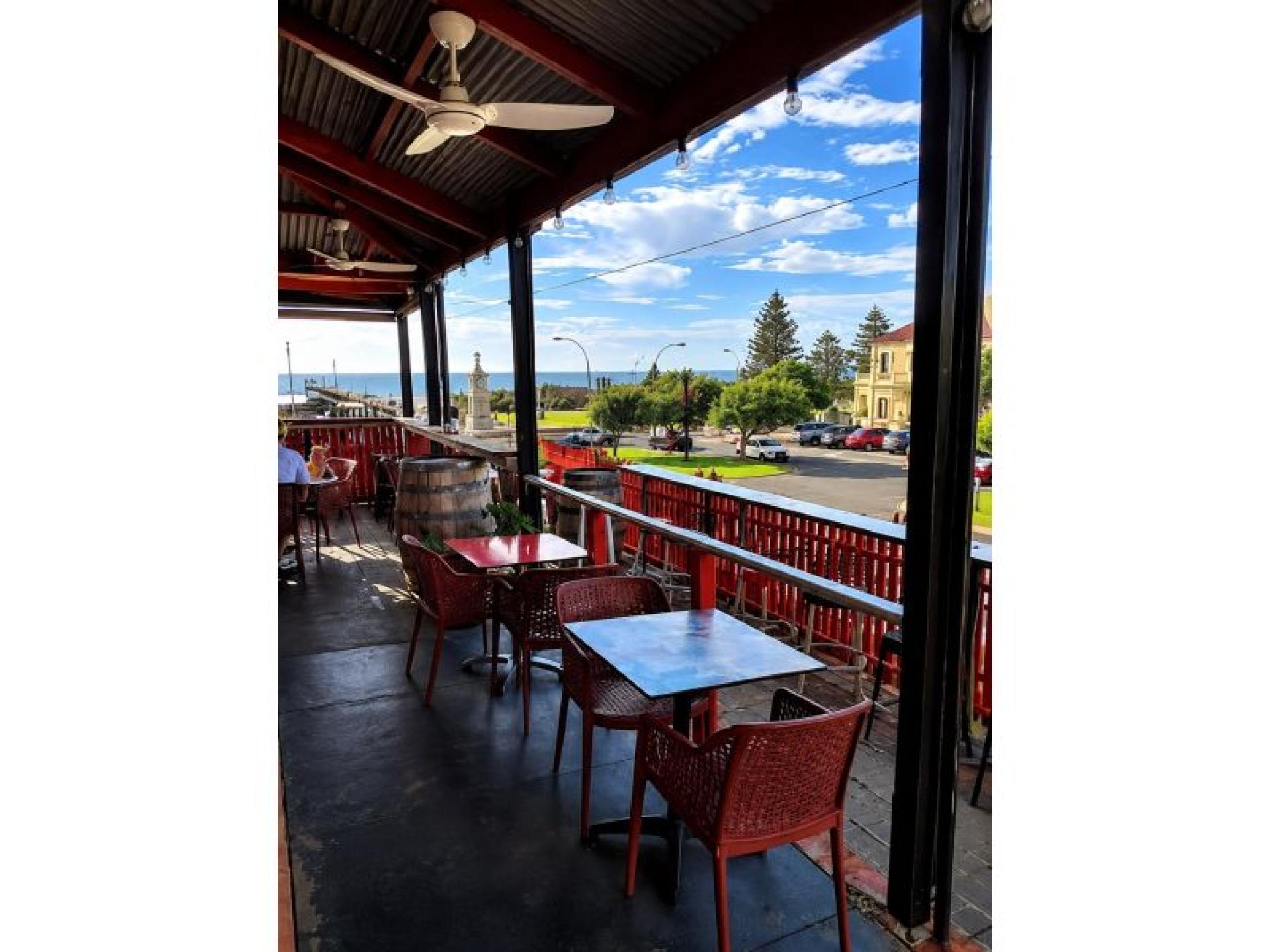 Licensed Restaurant / Lounge 689979 3