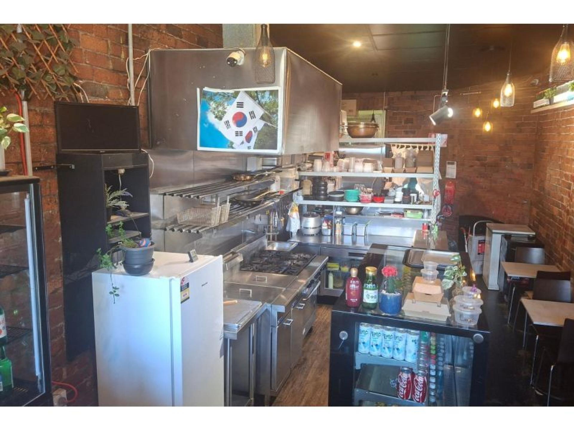 Prime Location Impressive Kitchen 689994 3